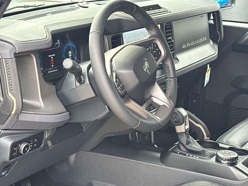 New 2025 Ford Bronco Badlands image 16