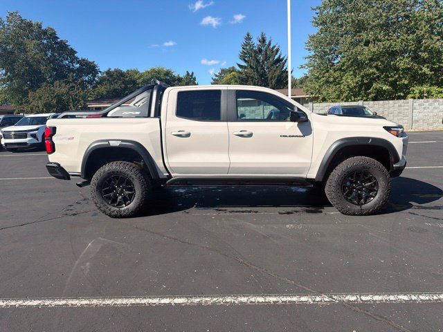 Certified 2026 Chevrolet Colorado ZR2 w/ Midnight Edition AWD/4WD image 5