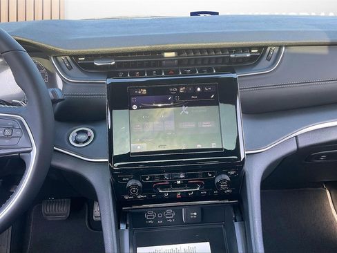 New 2025 Jeep Grand Cherokee L Laredo w/ Luxury Tech Group I image 12