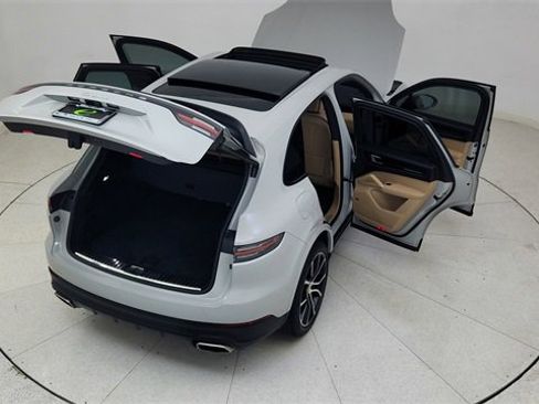 Used 2022 Porsche Cayenne image 85