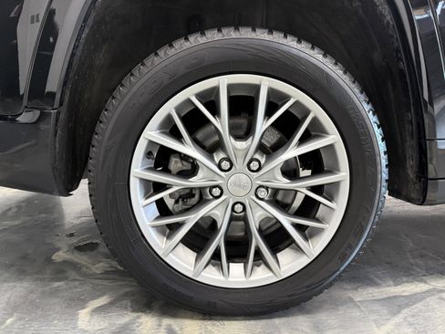 Used 2022 Jeep Grand Cherokee L Summit w/ Luxury Tech Group V image 34