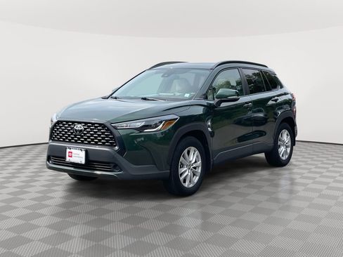 Used 2022 Toyota Corolla Cross LE image 3