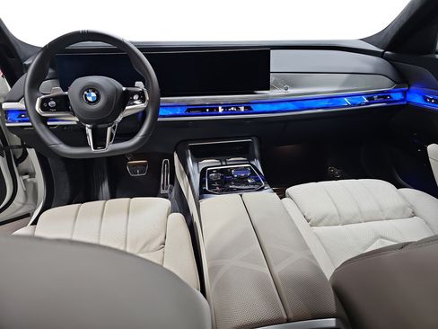 Certified 2025 BMW 760i xDrive w/ Executive Package AWD/4WD image 10