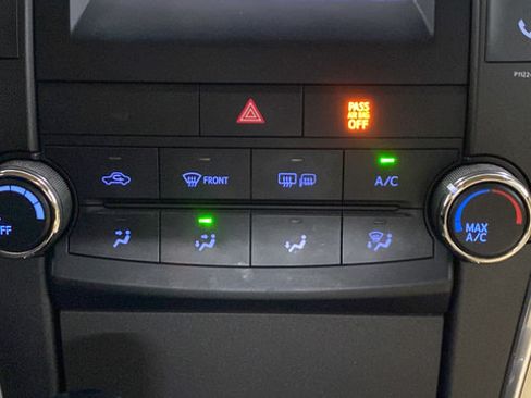 Used 2016 Toyota Camry LE FWD image 17