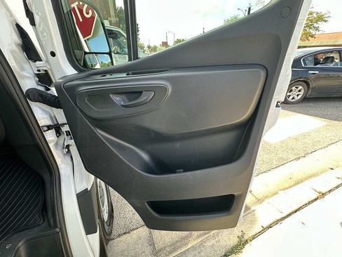 Used 2022 Mercedes-Benz Sprinter 2500 image 16