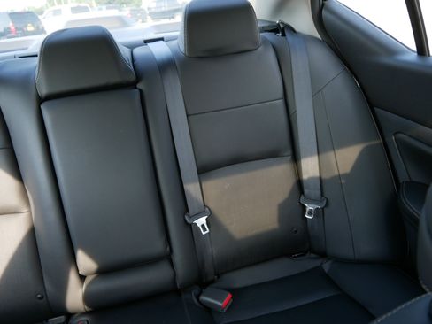 Used 2020 Nissan Altima 2.0 Platinum FWD image 14