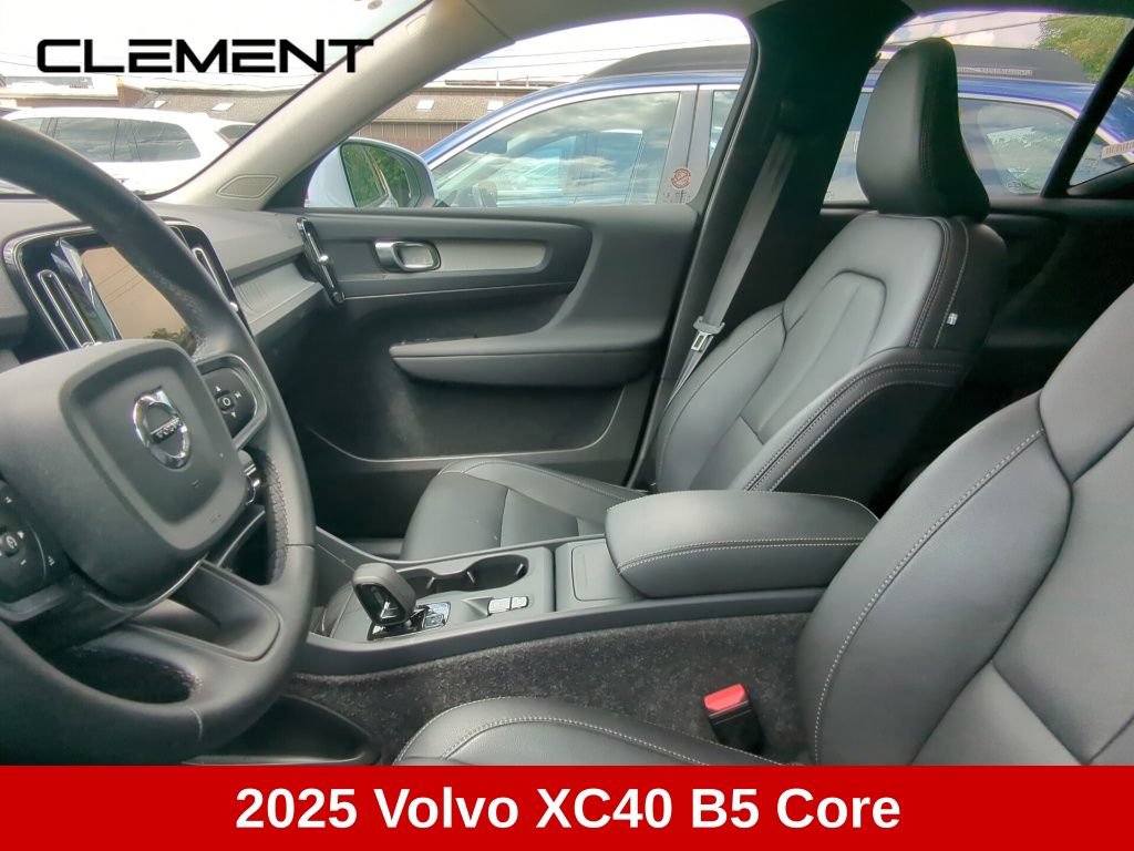 Used 2025 Volvo XC40 B5 Core AWD/4WD image 5