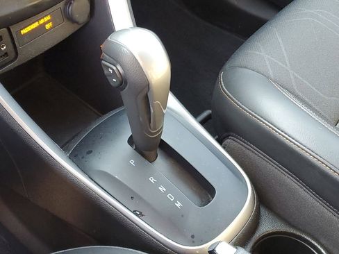 Used 2022 Chevrolet Trax LT w/ LT Convenience Package image 19