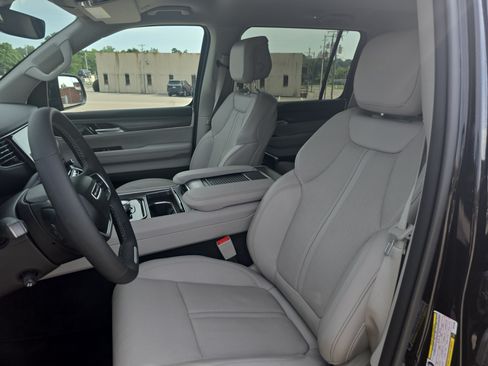 Used 2024 Jeep Wagoneer Series II AWD/4WD image 16