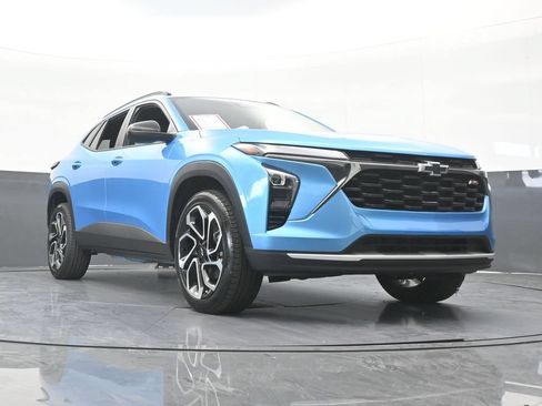 Used 2025 Chevrolet Trax RS FWD image 60