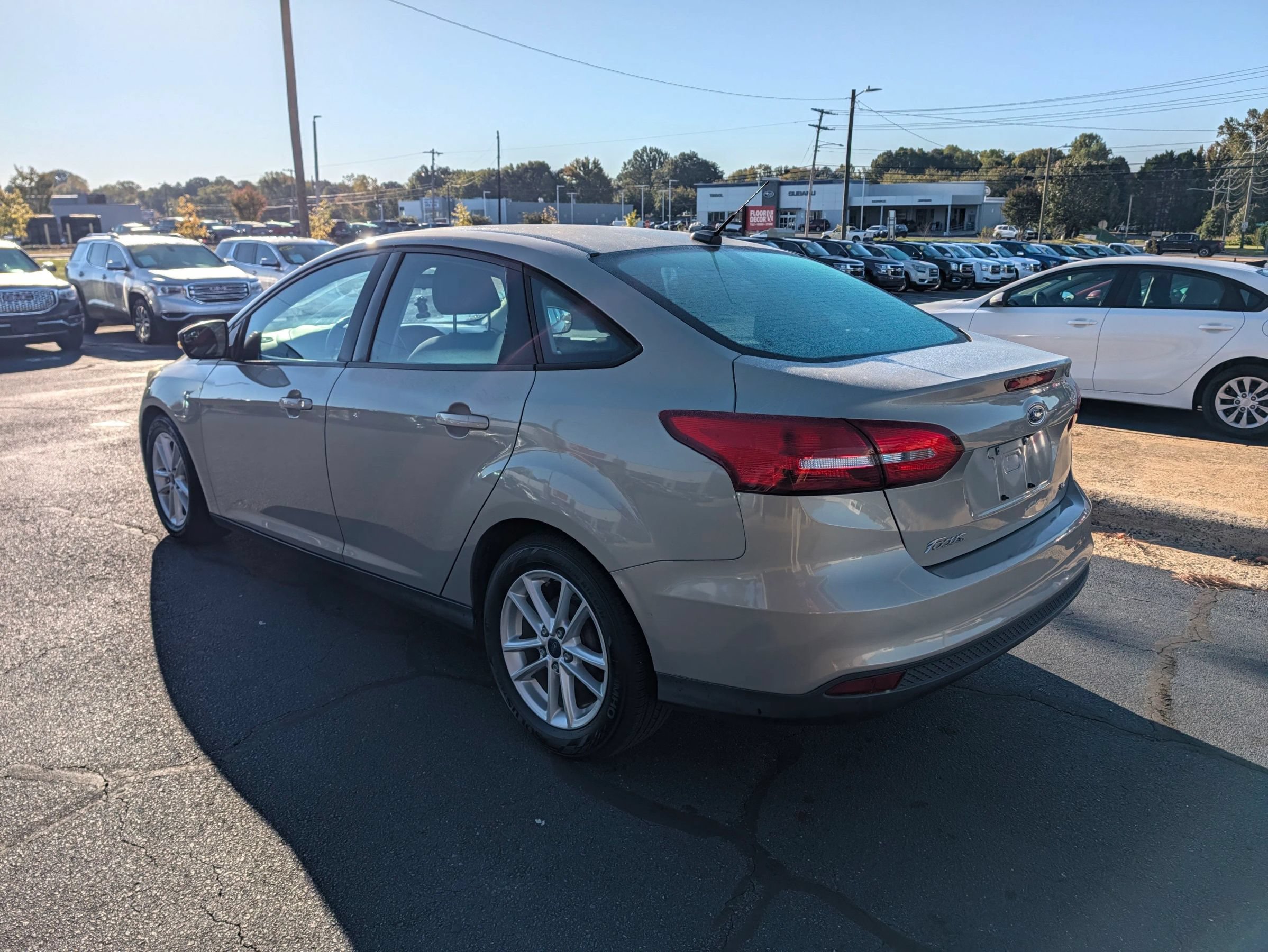 Used 2015 Ford Focus SE w/ SE Cold Weather Package FWD image 5
