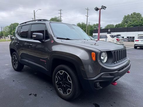 Used 2016 Jeep Renegade Trailhawk w/ Popular Equipment Group AWD/4WD image 8