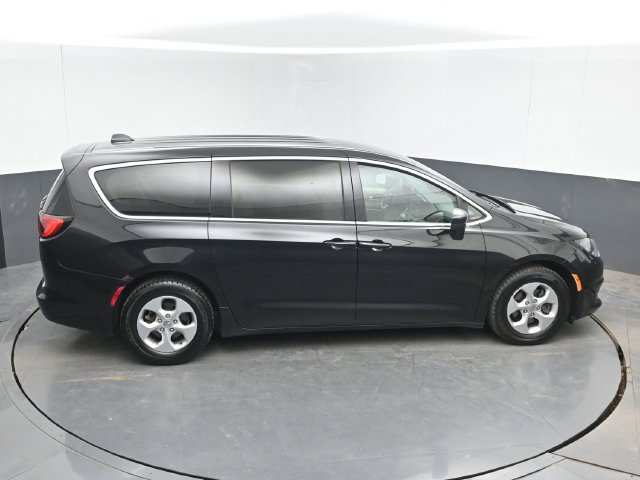 Used 2017 Chrysler Pacifica LX w/ Tire & Wheel Group FWD image 40