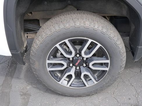 Used 2025 GMC Sierra 1500 AT4 w/ Technology Package AWD/4WD image 9