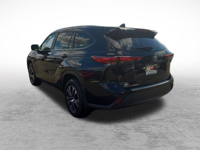 Used 2023 Toyota Highlander XLE AWD/4WD image 5