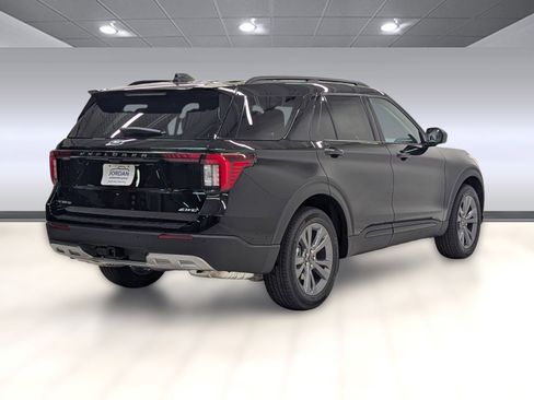 New 2026 Ford Explorer Active w/ Active Comfort Package image 7