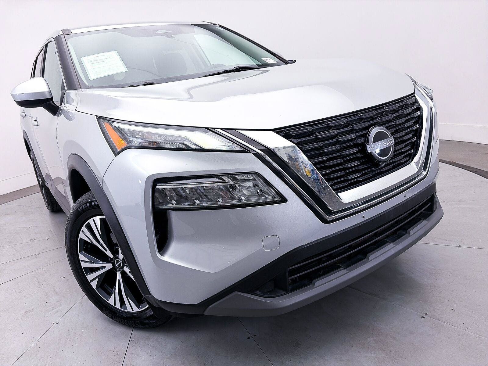 Used 2023 Nissan Rogue SV FWD image 3