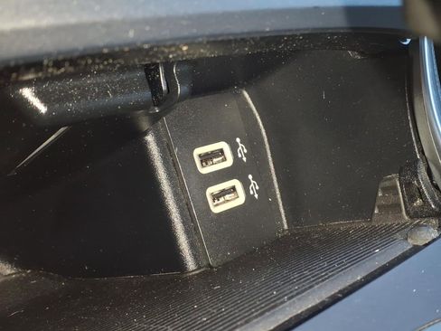 Used 2016 Ford Edge Titanium w/ Technology Package image 23