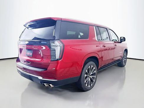 Used 2025 Chevrolet Suburban High Country image 9