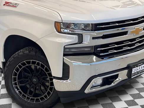 Used 2022 Chevrolet Silverado 1500 LTZ w/ LTZ Premium Package AWD/4WD image 32