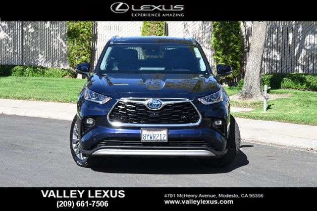 Used 2021 Toyota Highlander Platinum AWD/4WD image 2