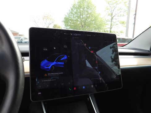 Used 2018 Tesla Model 3 Long Range RWD image 13
