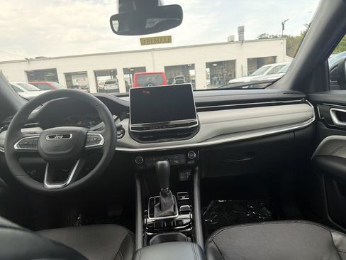 Used 2023 Jeep Compass Limited AWD/4WD image 18