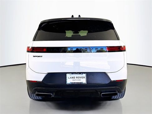 Used 2024 Land Rover Range Rover Sport SE image 6