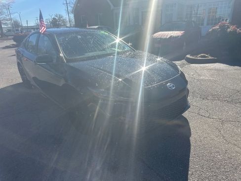 Used 2025 Toyota Camry SE image 29