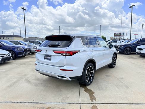 Used 2023 Mitsubishi Outlander SE FWD image 7