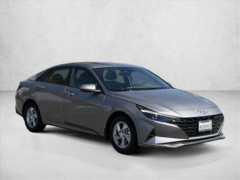 Certified 2023 Hyundai Elantra SE FWD image 3