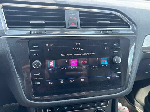 Used 2018 Volkswagen Tiguan SE AWD/4WD image 9
