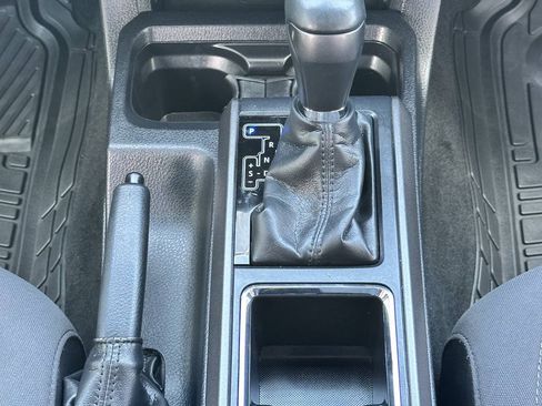 Used 2019 Toyota Tacoma TRD Off-Road w/ Technology Package AWD/4WD image 30