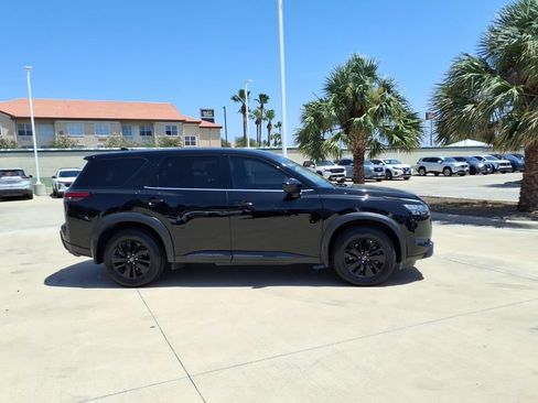Used 2024 Nissan Pathfinder S FWD image 6