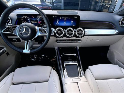 Used 2025 Mercedes-Benz GLB 250 image 15