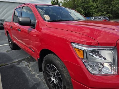 Used 2023 Nissan Titan SV RWD image 4