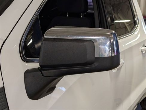 Used 2022 GMC Sierra 1500 SLE image 4