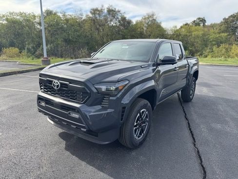 New 2025 Toyota Tacoma TRD Sport image 7