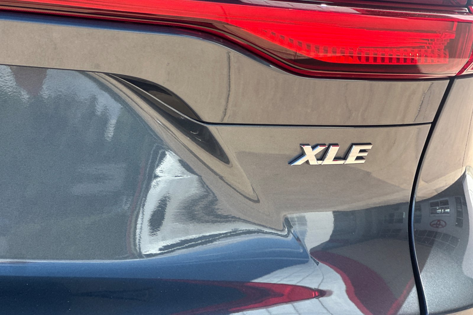 Certified 2024 Toyota Venza XLE AWD/4WD image 33