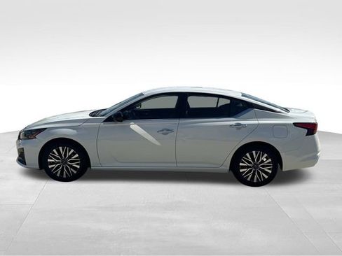 Used 2025 Nissan Altima 2.5 SV image 6