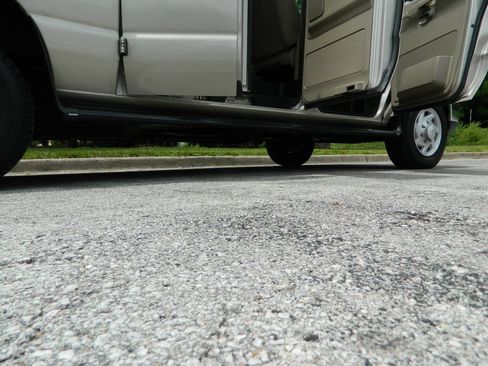 Used 2008 Ford E-350 and Econoline 350 XLT RWD image 12
