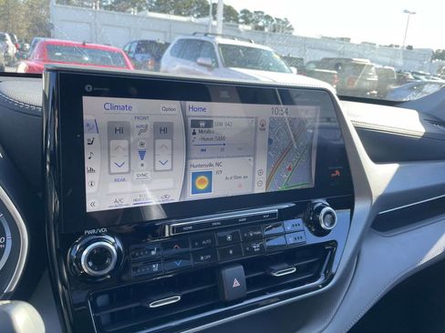 Used 2021 Toyota Highlander Platinum image 41