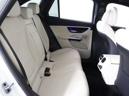 Used 2023 Mercedes-Benz GLC 300 4MATIC image 38