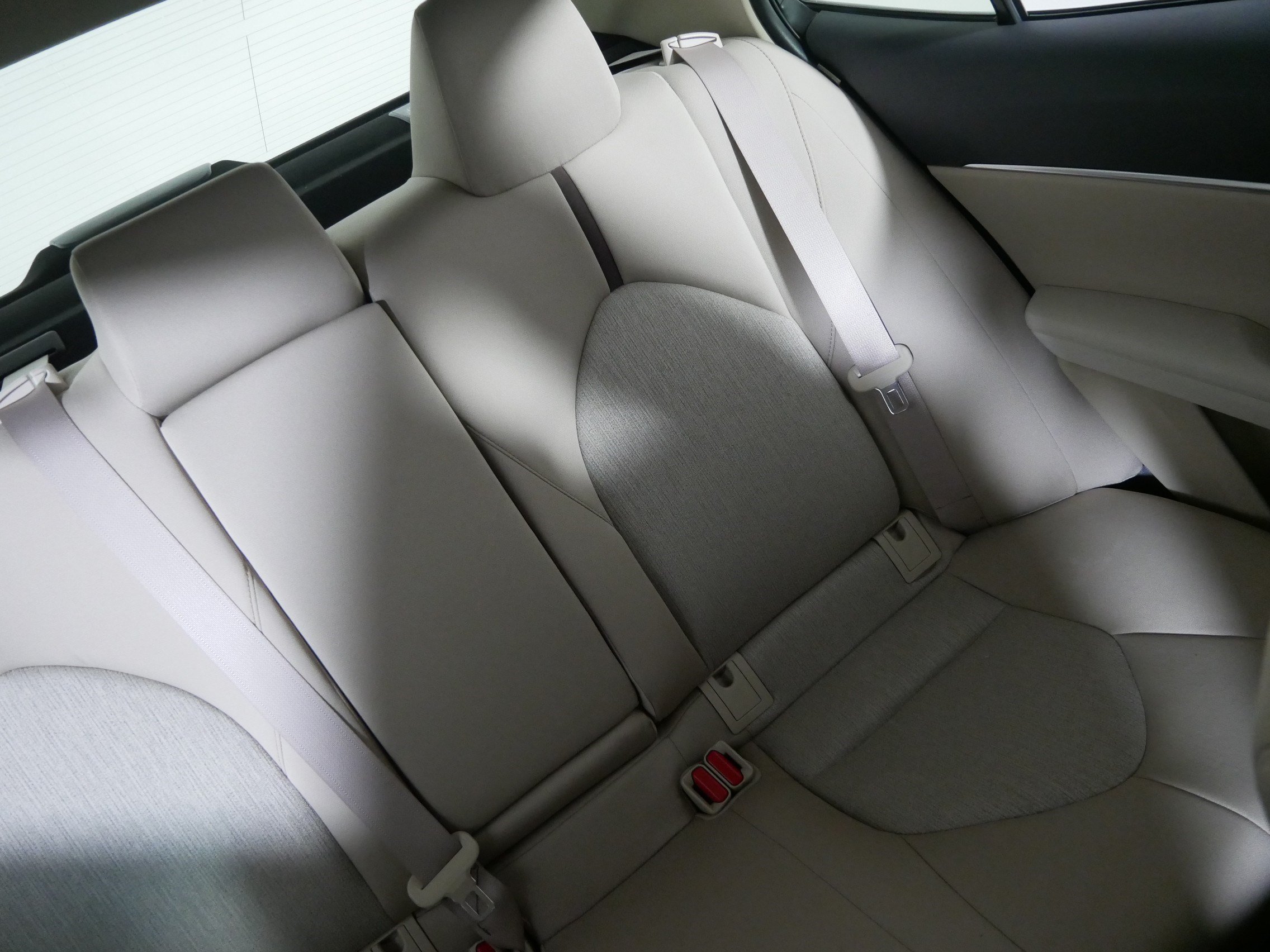 Used 2018 Toyota Camry LE w/ Convenience Package FWD image 14