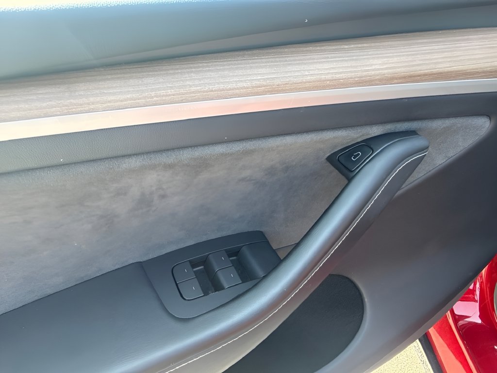 Used 2024 Tesla Model Y Long Range AWD/4WD image 22