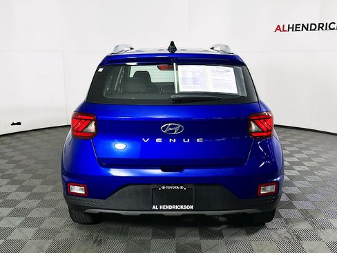 Used 2022 Hyundai Venue SEL image 4