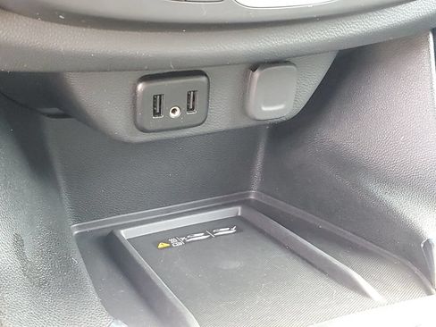 Certified 2023 Chevrolet Traverse LT FWD image 19
