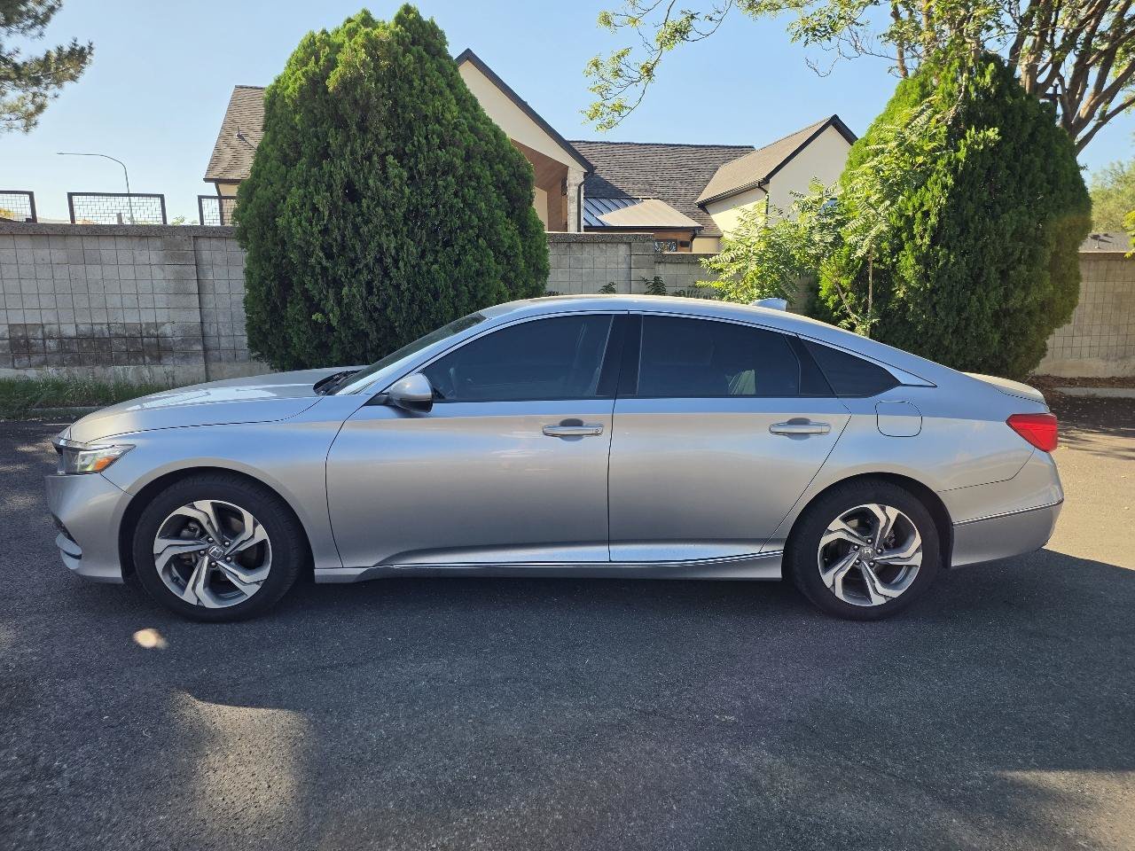 Used 2020 Honda Accord EX-L image 2
