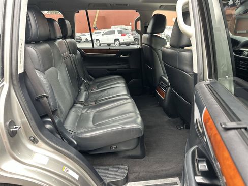 Used 2019 Lexus LX 570 4WD image 13