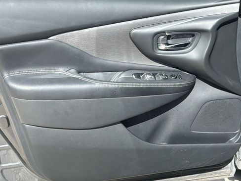 Used 2019 Nissan Murano SV w/ Premium Package FWD image 12